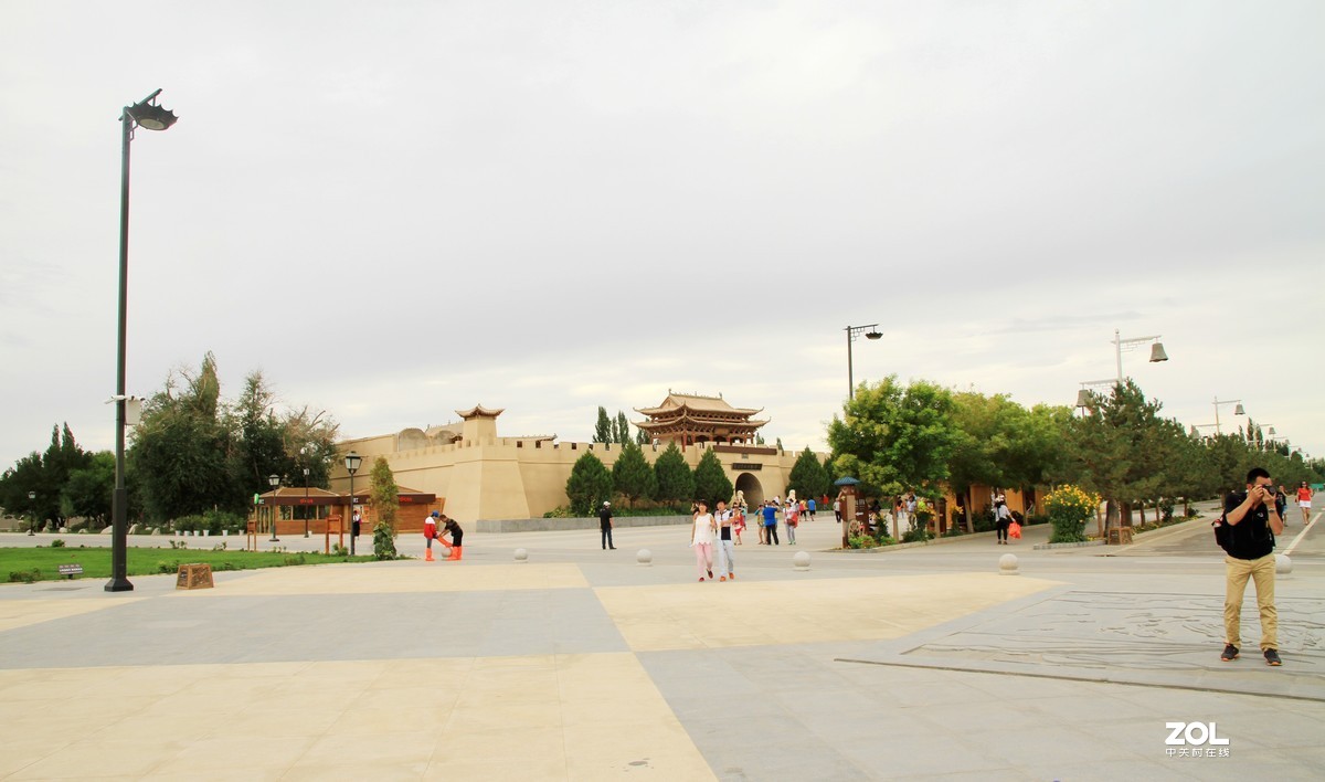 敦煌鸣沙山月牙泉掠影