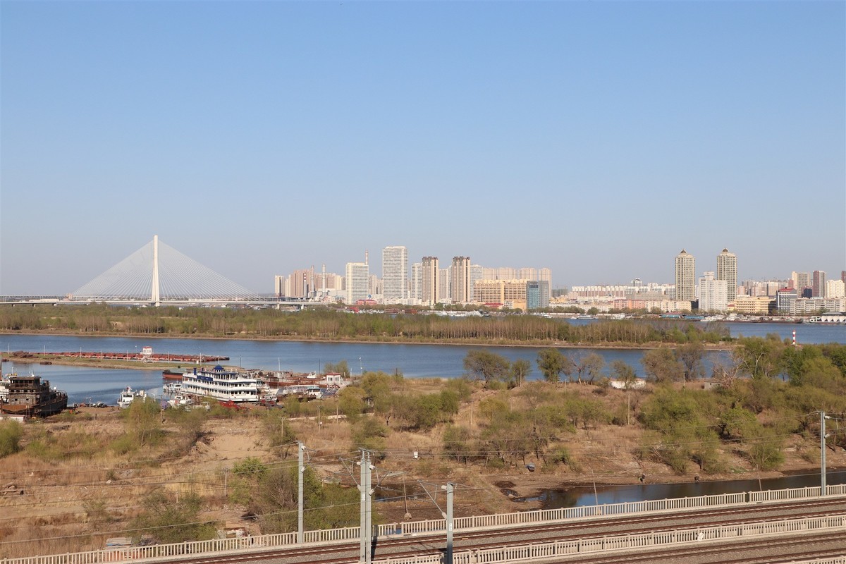 2019.5.2哈尔滨松花江南北两岸景色(39米高纪念塔上观景平台拍摄)