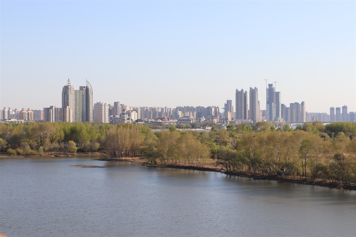 2019.5.2哈尔滨松花江南北两岸景色(39米高纪念塔上观景平台拍摄)