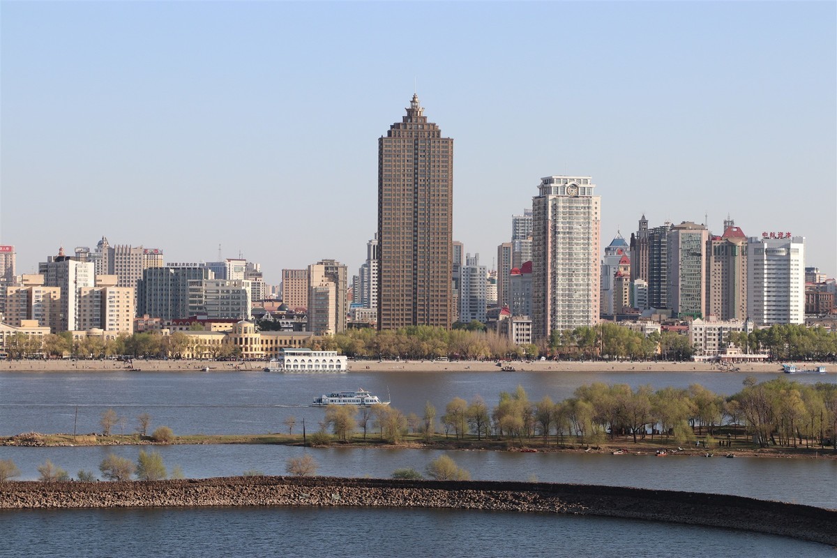 2019.5.2哈尔滨松花江南北两岸景色(39米高纪念塔上观景平台拍摄)