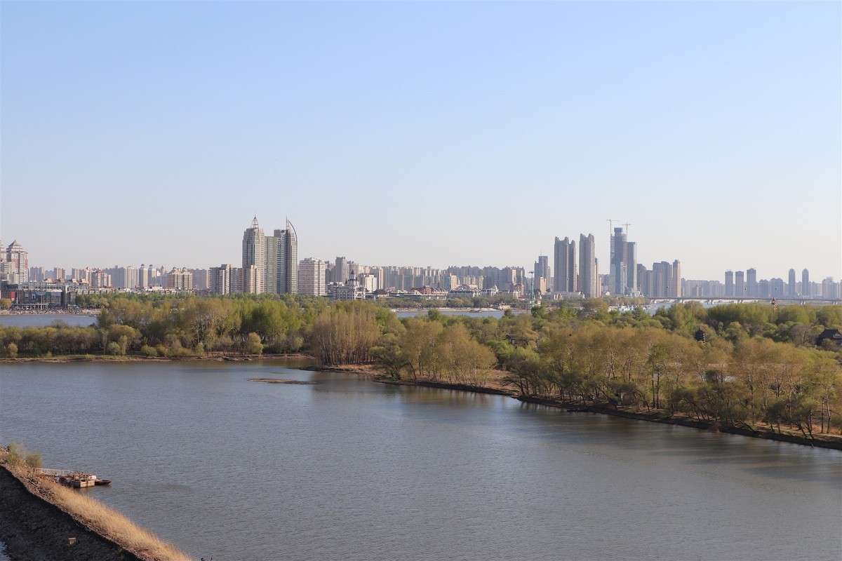 2019.5.2哈尔滨松花江南北两岸景色(39米高纪念塔上观景平台拍摄)