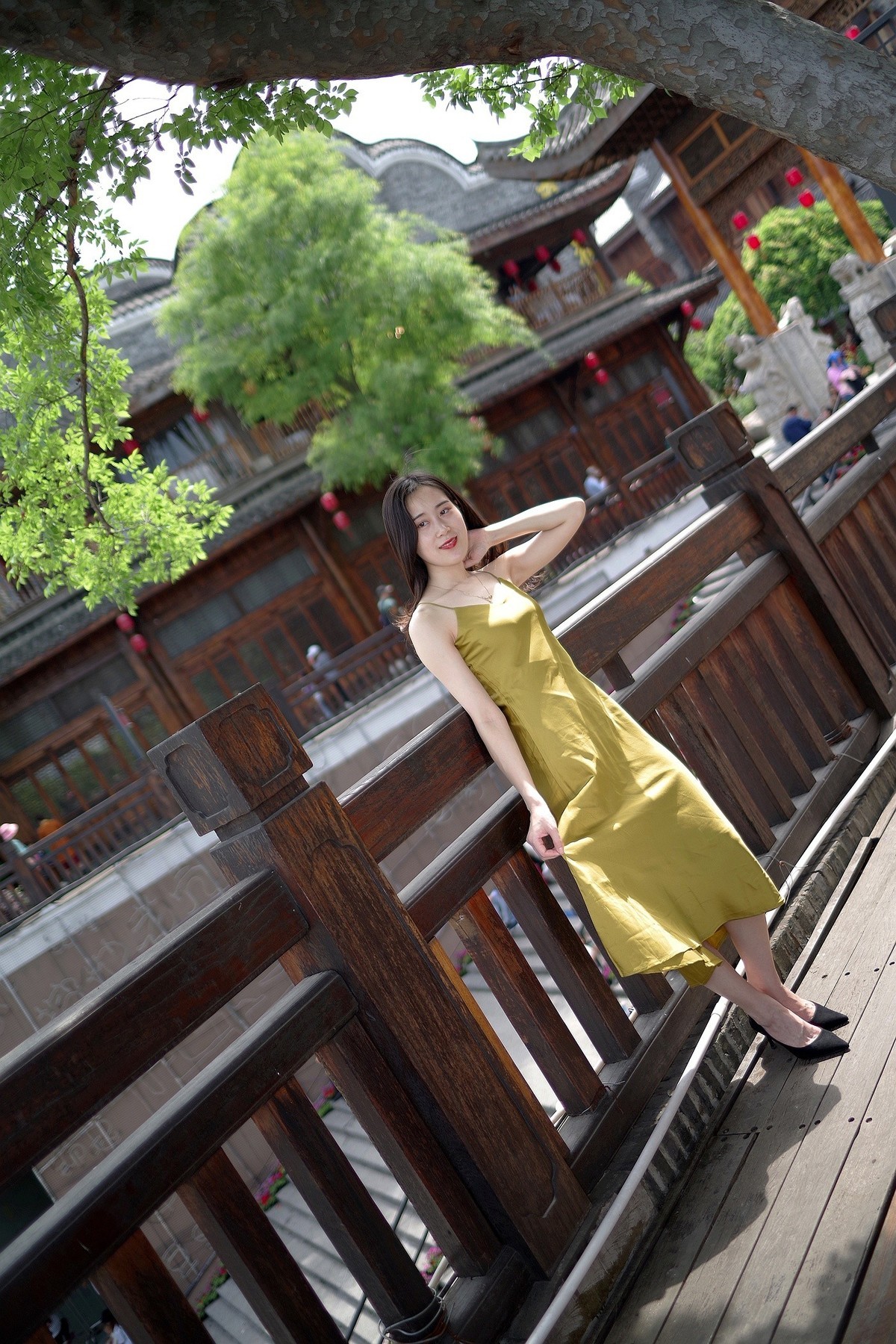 环境人像外拍汉口里的佳佳女孩