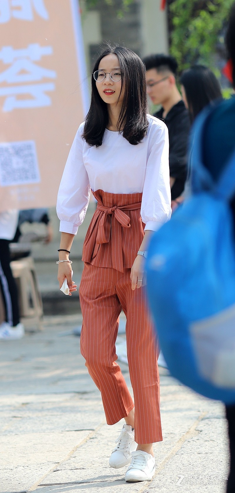 清明街拍小姐姐