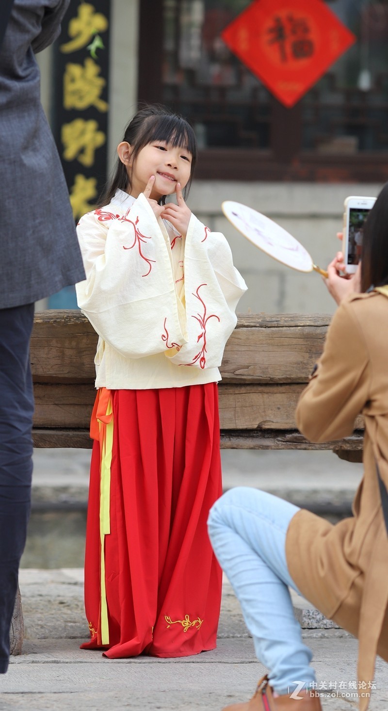 清明街拍小姐姐