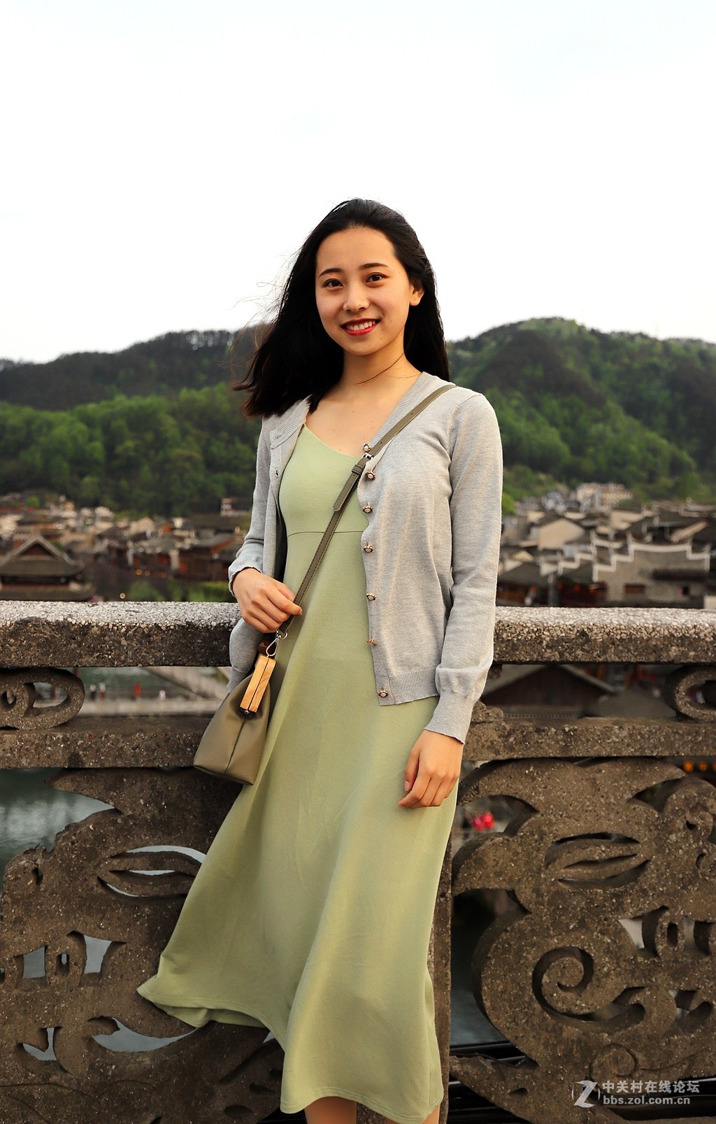 清明街拍小姐姐