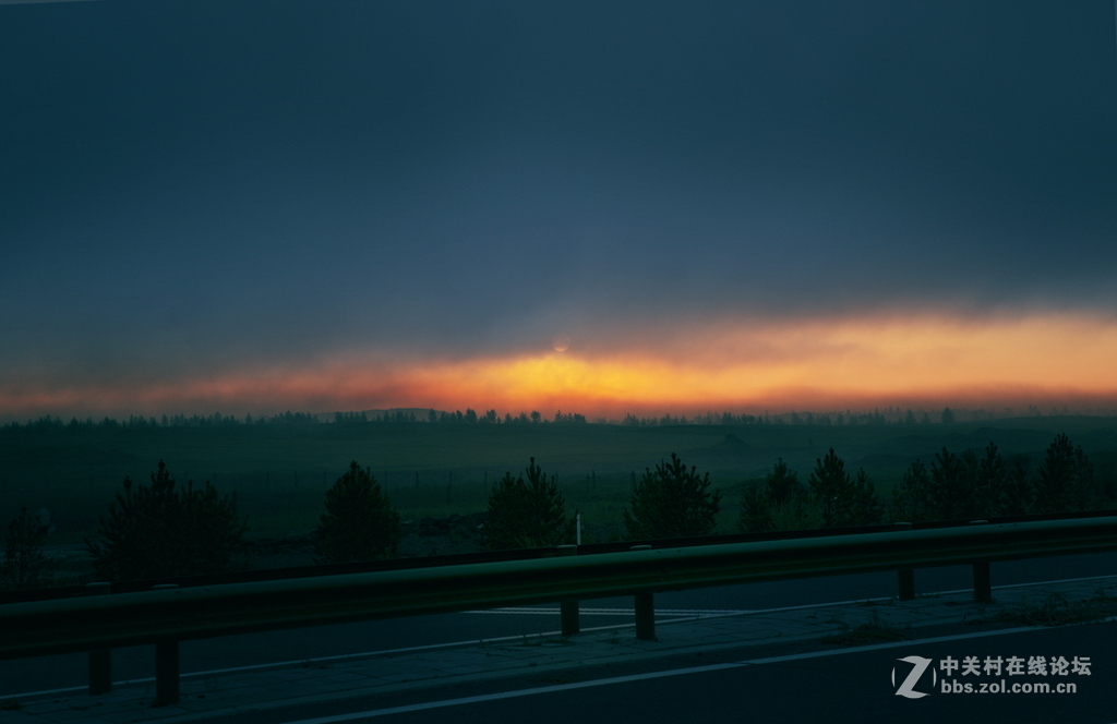 高速路上看日出