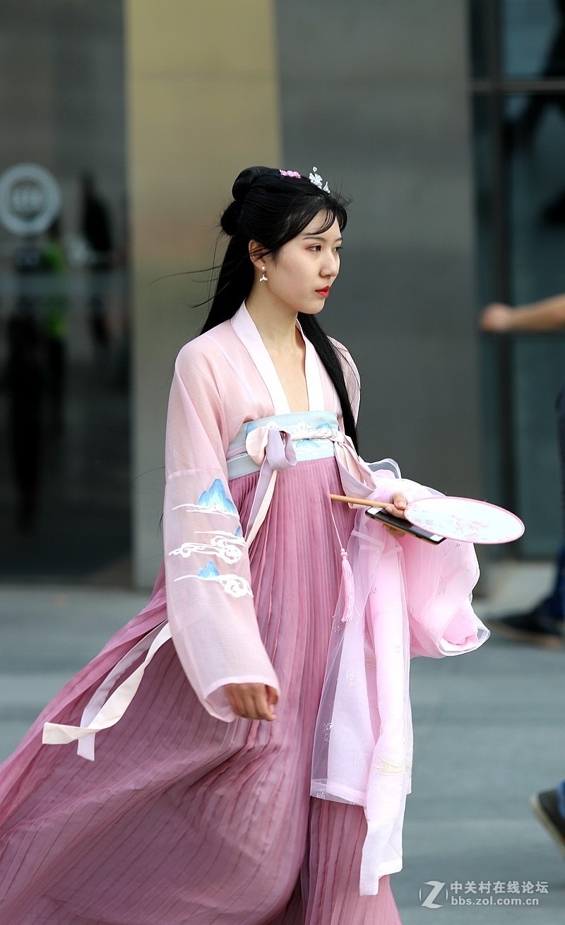 清明街拍小姐姐