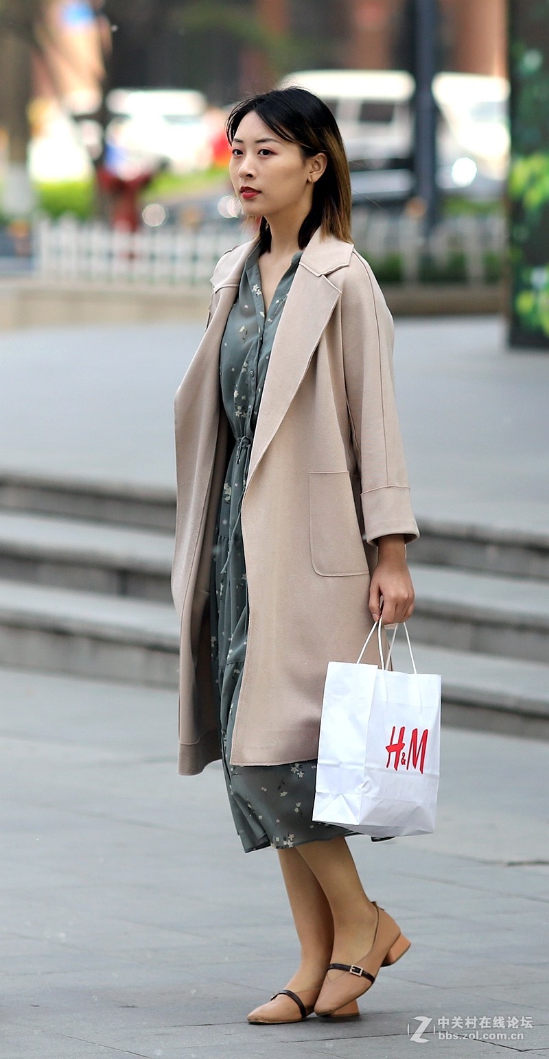 清明街拍小姐姐