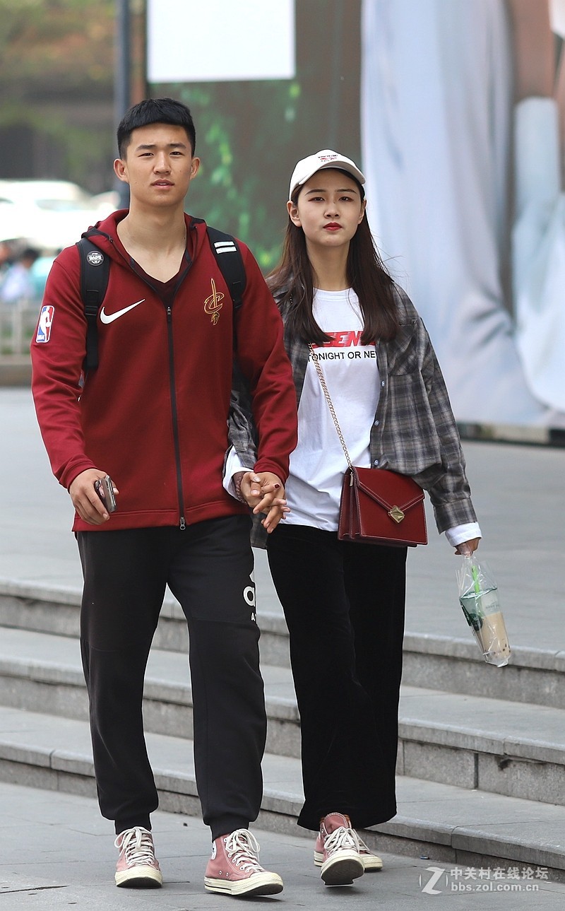 清明街拍小姐姐