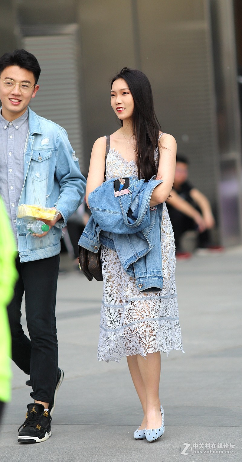 清明街拍小姐姐