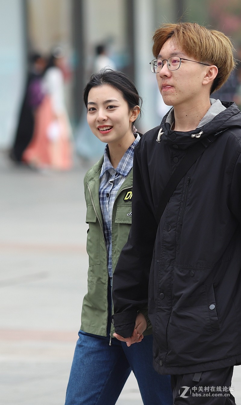 清明街拍小姐姐