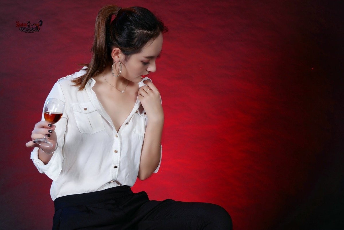 【男人装·酷女】---侯敏