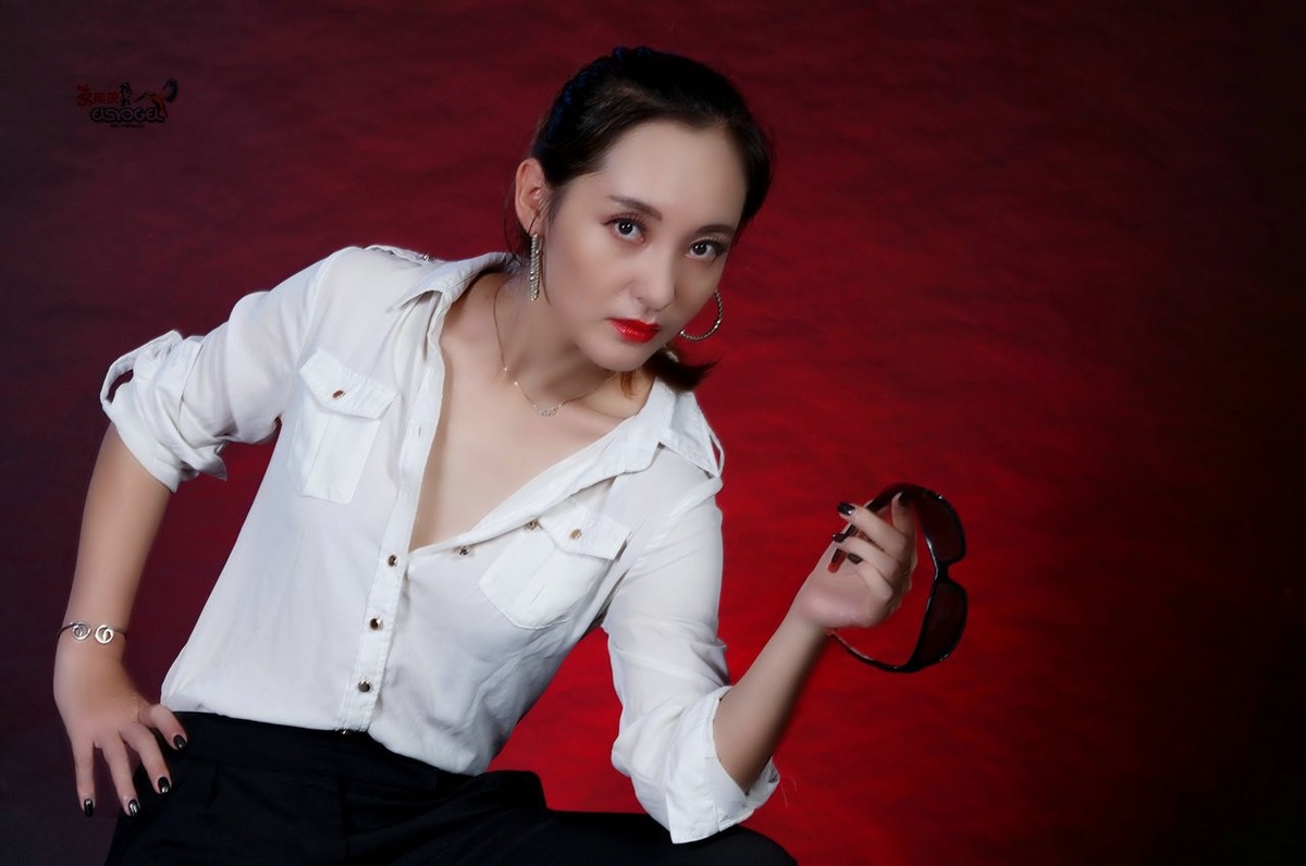 【男人装·酷女】---侯敏