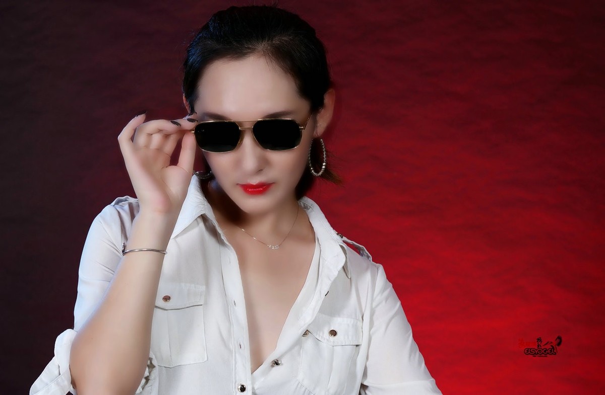 【男人装·酷女】---侯敏