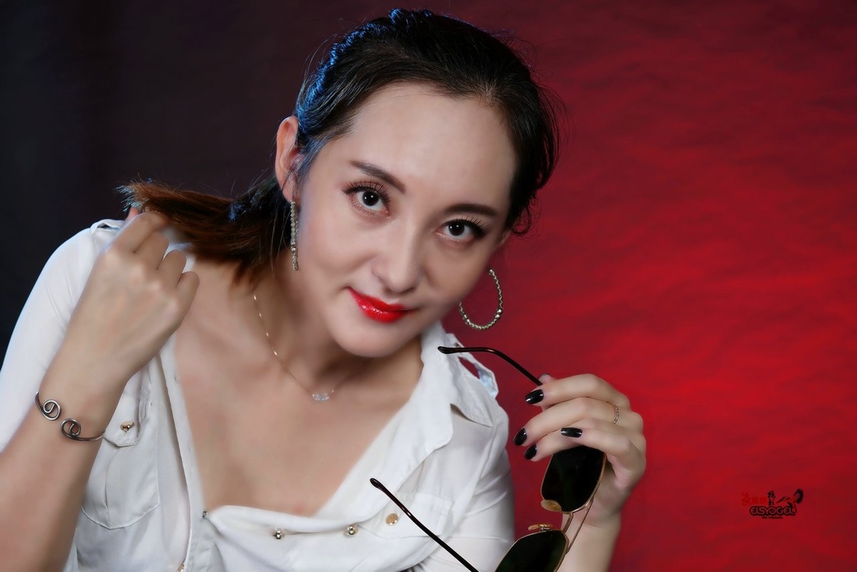 【男人装·酷女】---侯敏