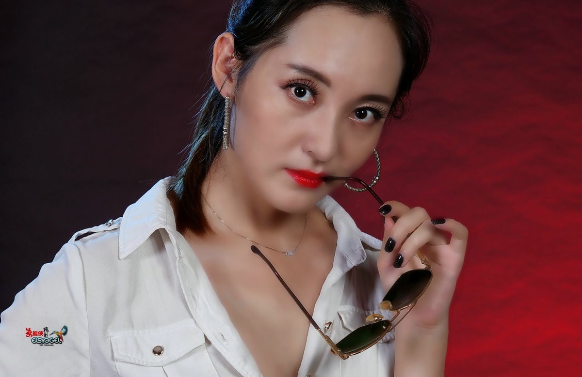 【男人装·酷女】---侯敏