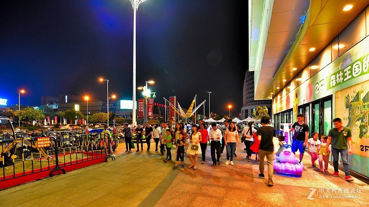 五一之夜色--超市外