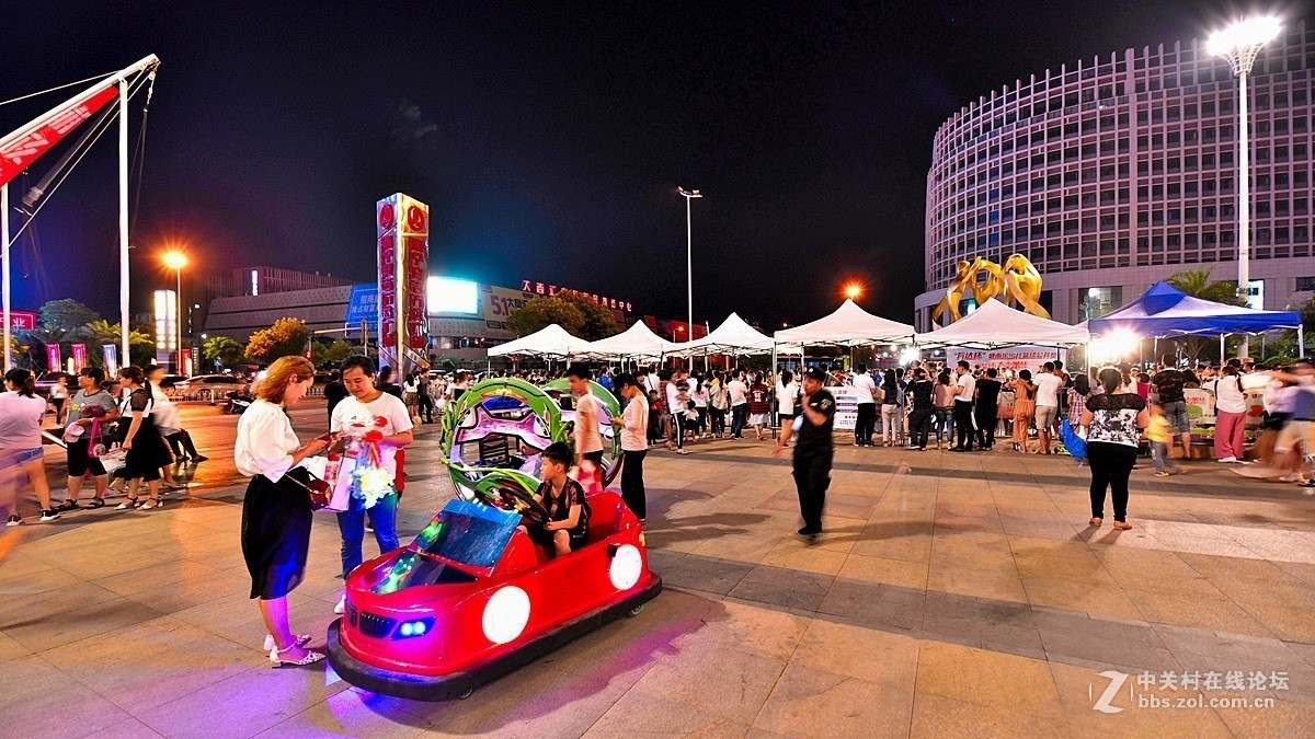 五一之夜色--超市外