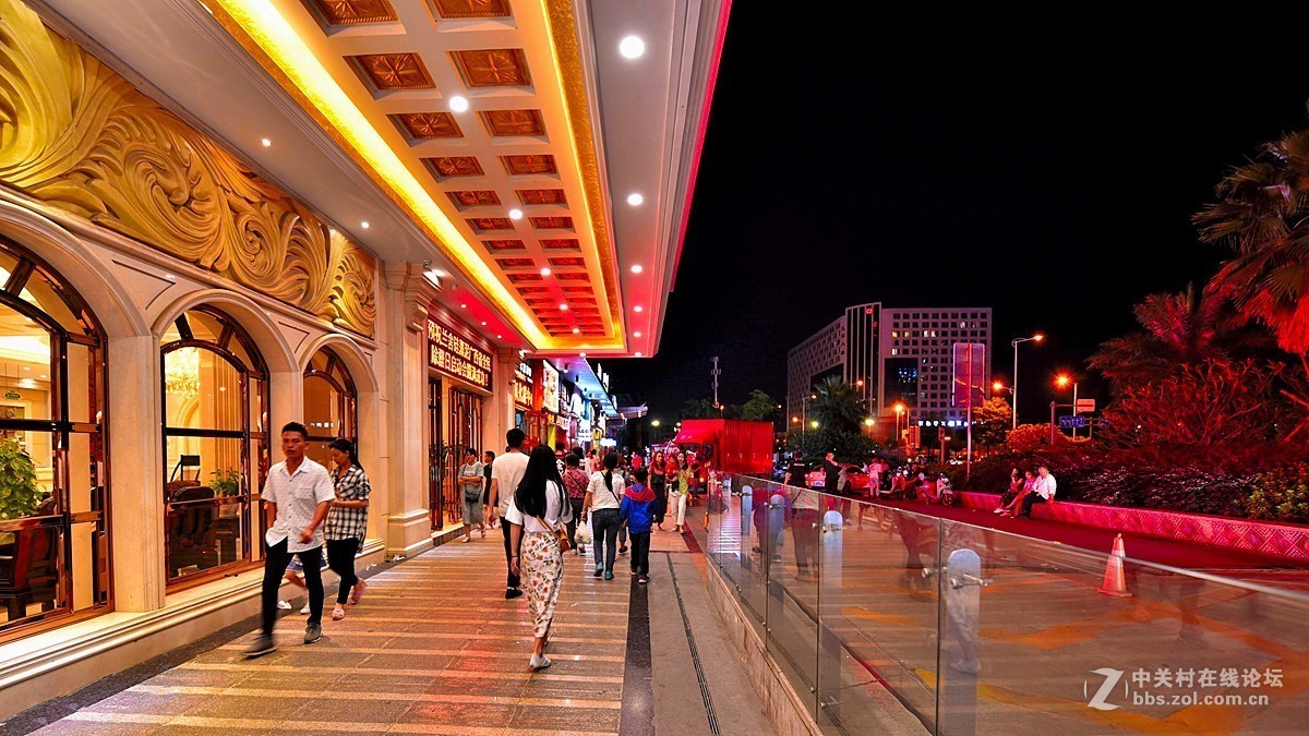 五一之夜色--超市外