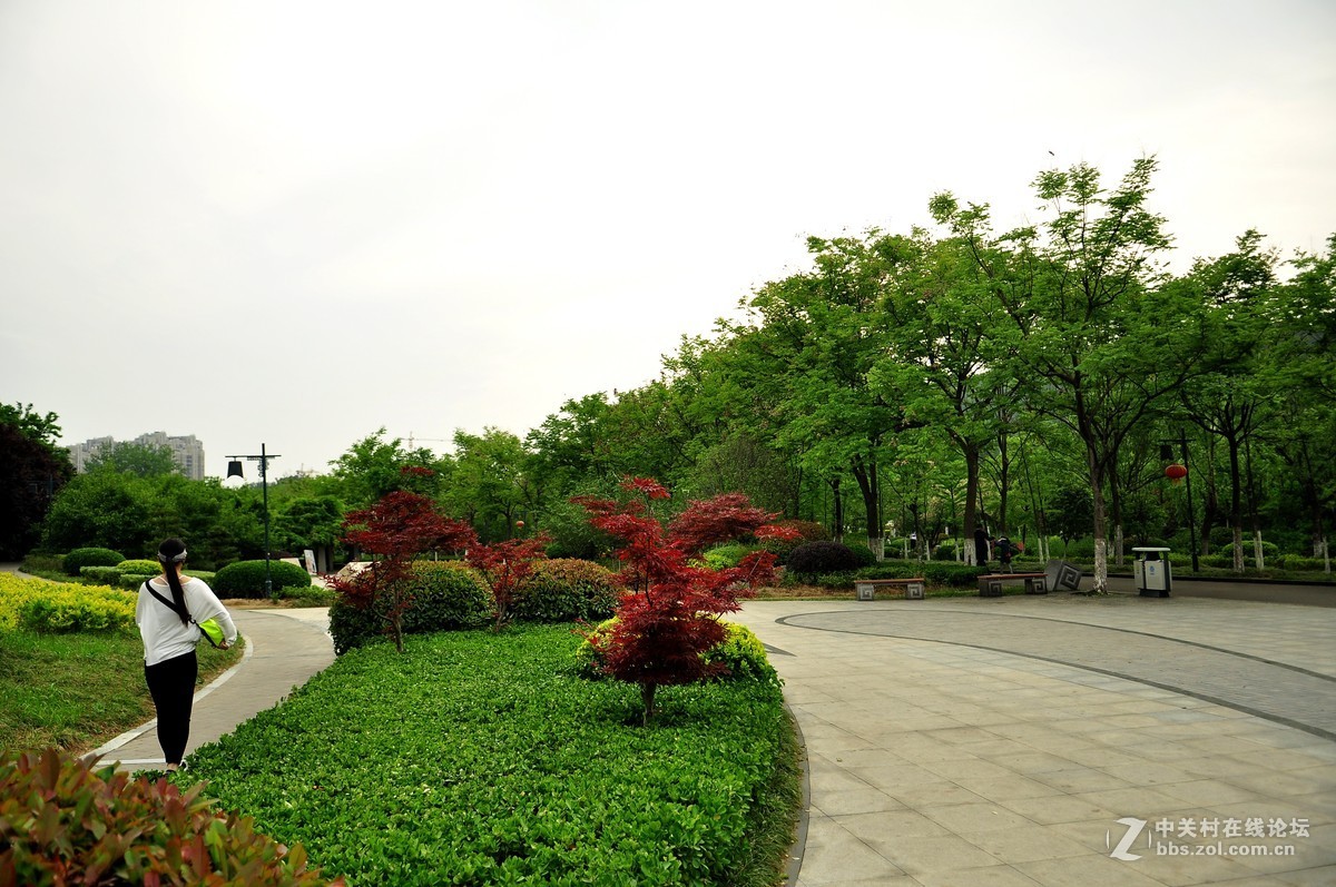 女儿生日，恰逢母亲节，公园随拍