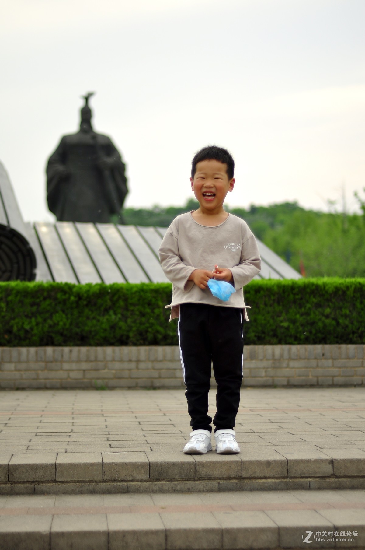 女儿生日，恰逢母亲节，公园随拍