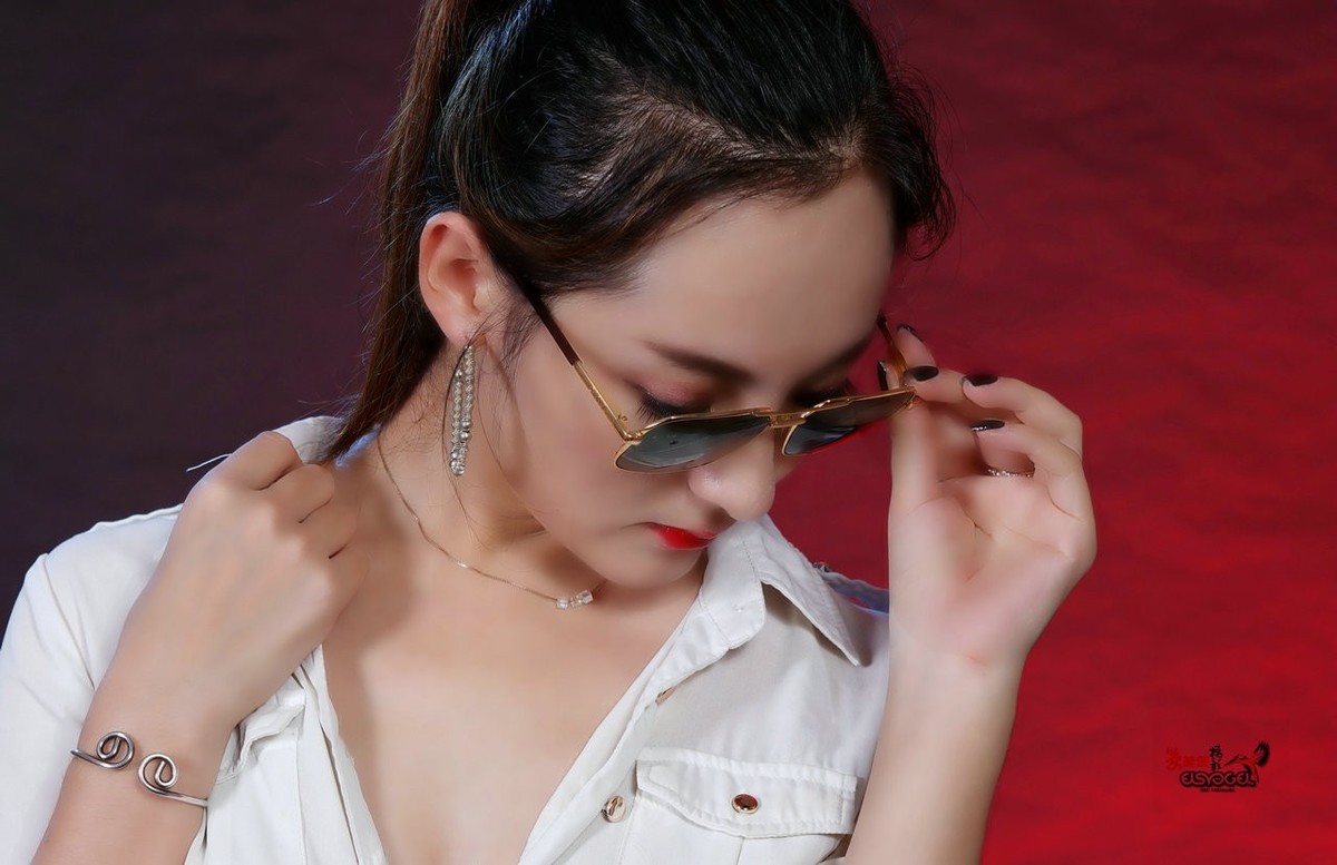 【男人装·酷女】---侯敏