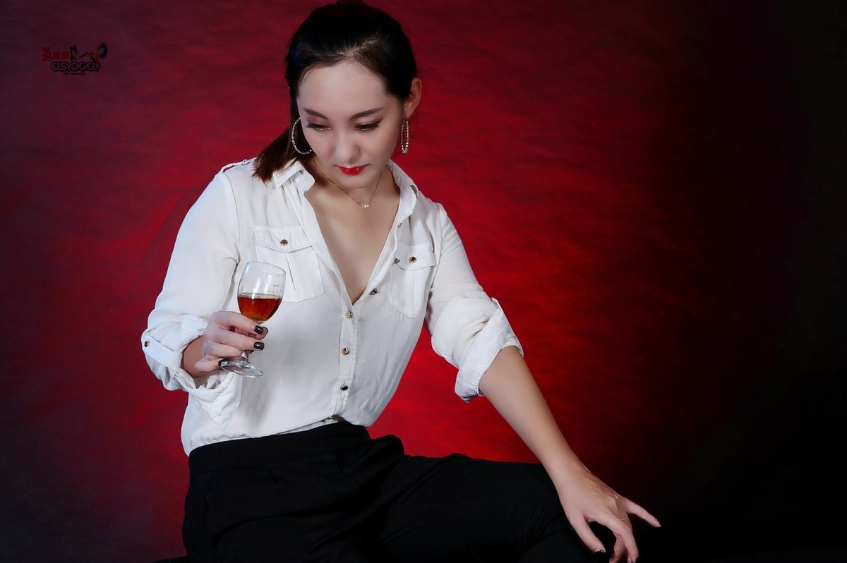 【男人装·酷女】---侯敏