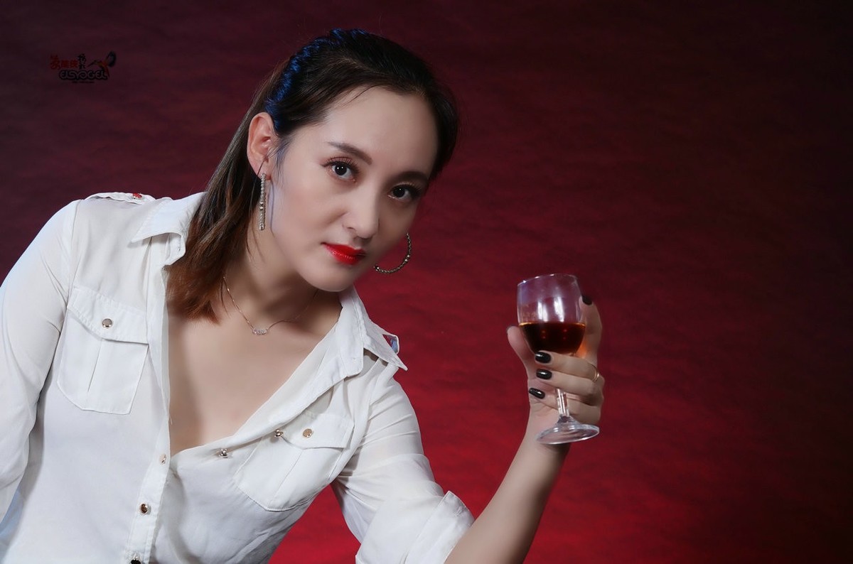 【男人装·酷女】---侯敏