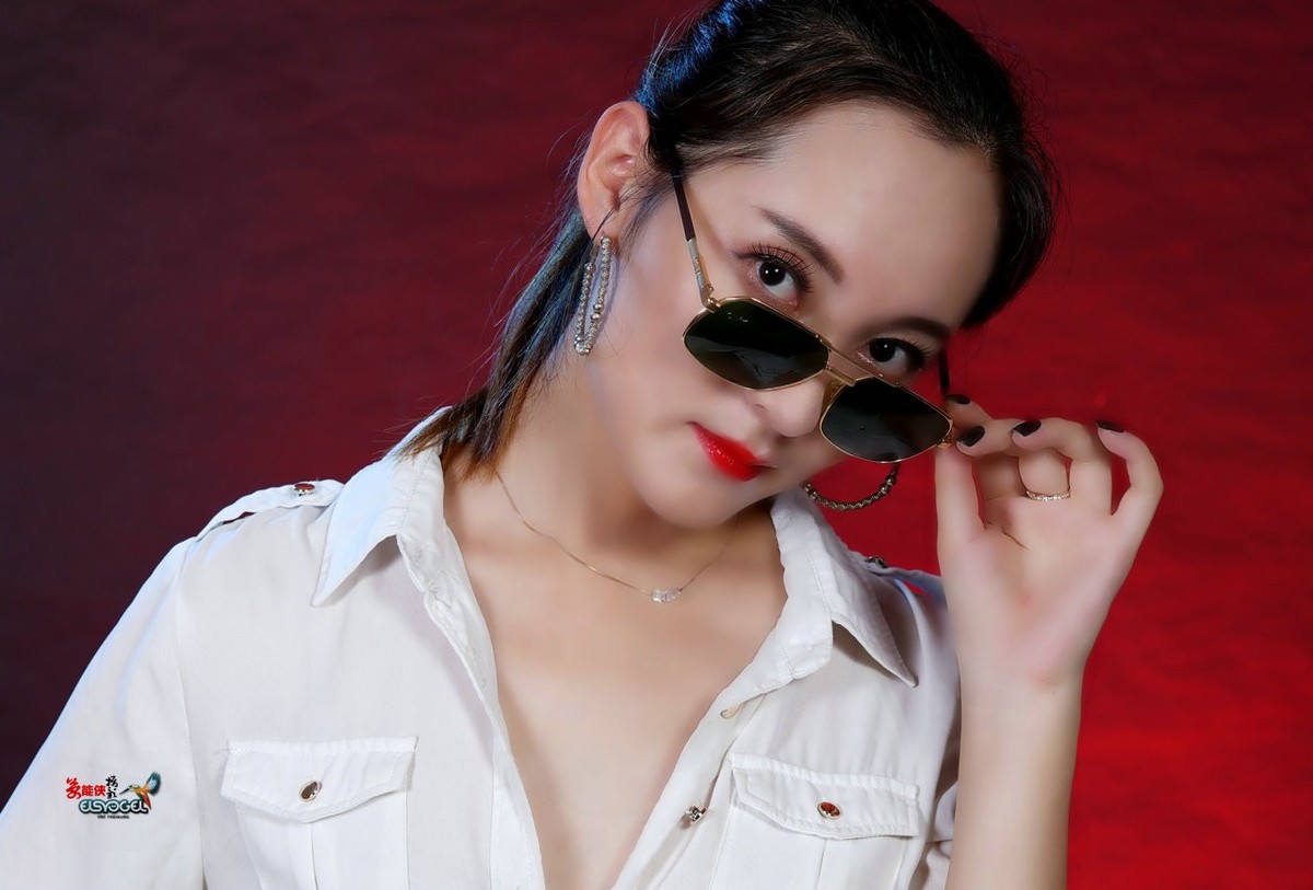 【男人装·酷女】---侯敏