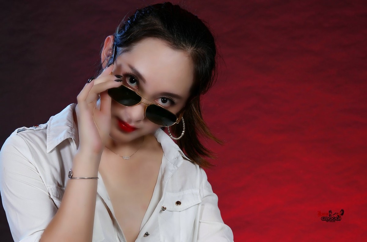 【男人装·酷女】---侯敏