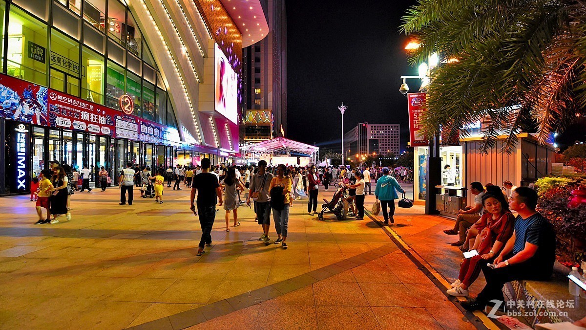 五一之夜色--超市外