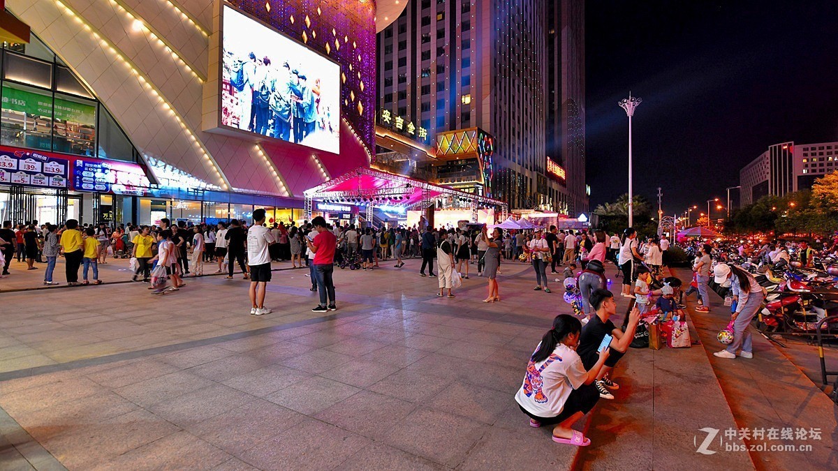 五一之夜色--超市外