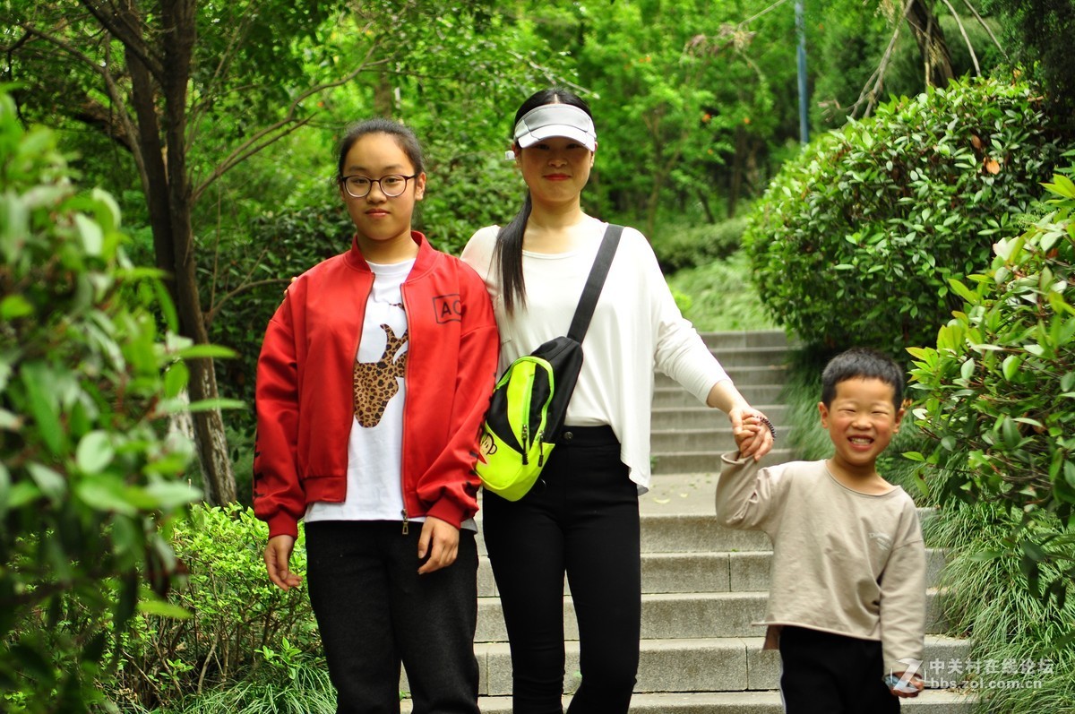 女儿生日，恰逢母亲节，公园随拍