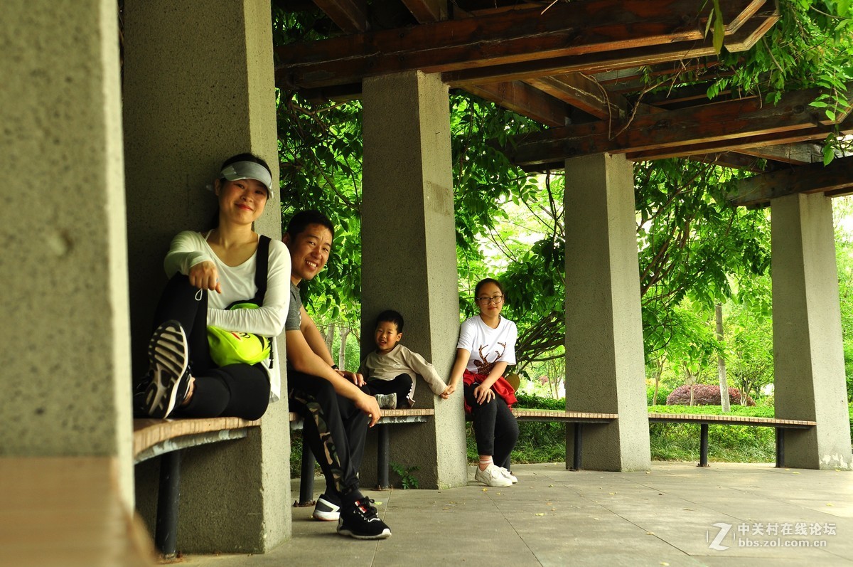 女儿生日，恰逢母亲节，公园随拍