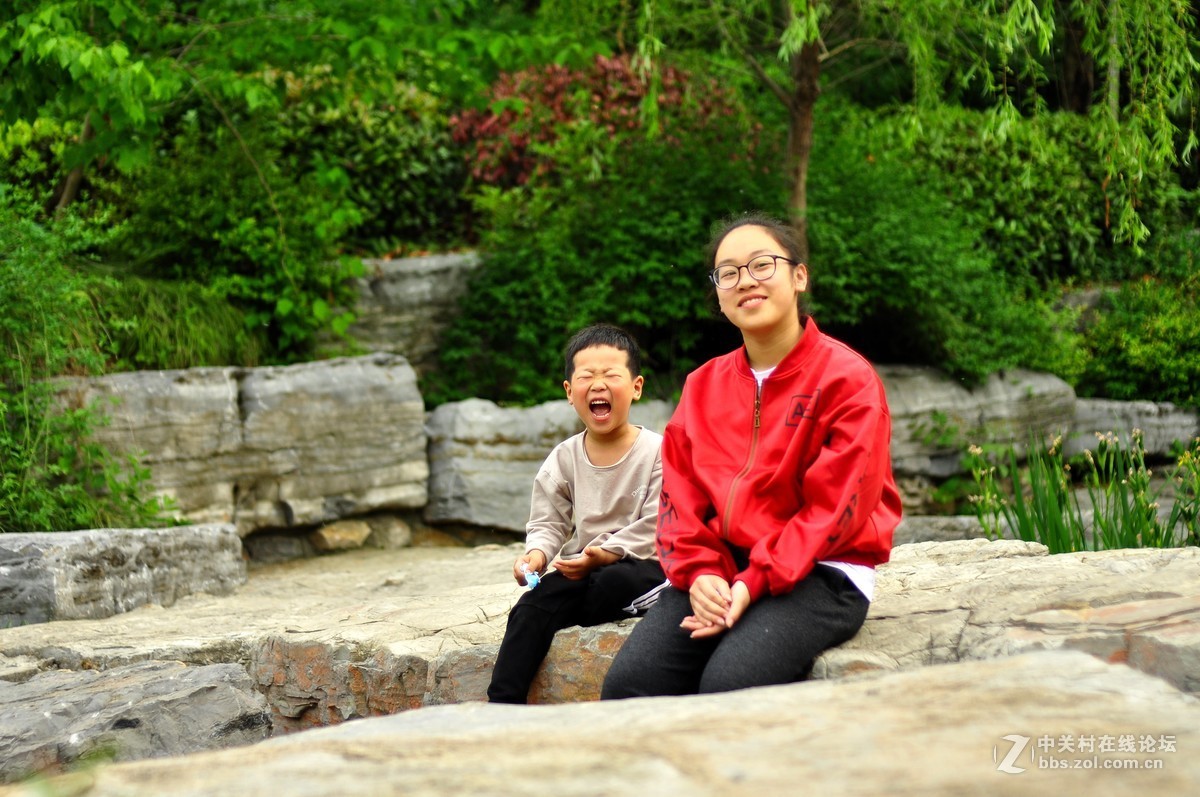 女儿生日，恰逢母亲节，公园随拍
