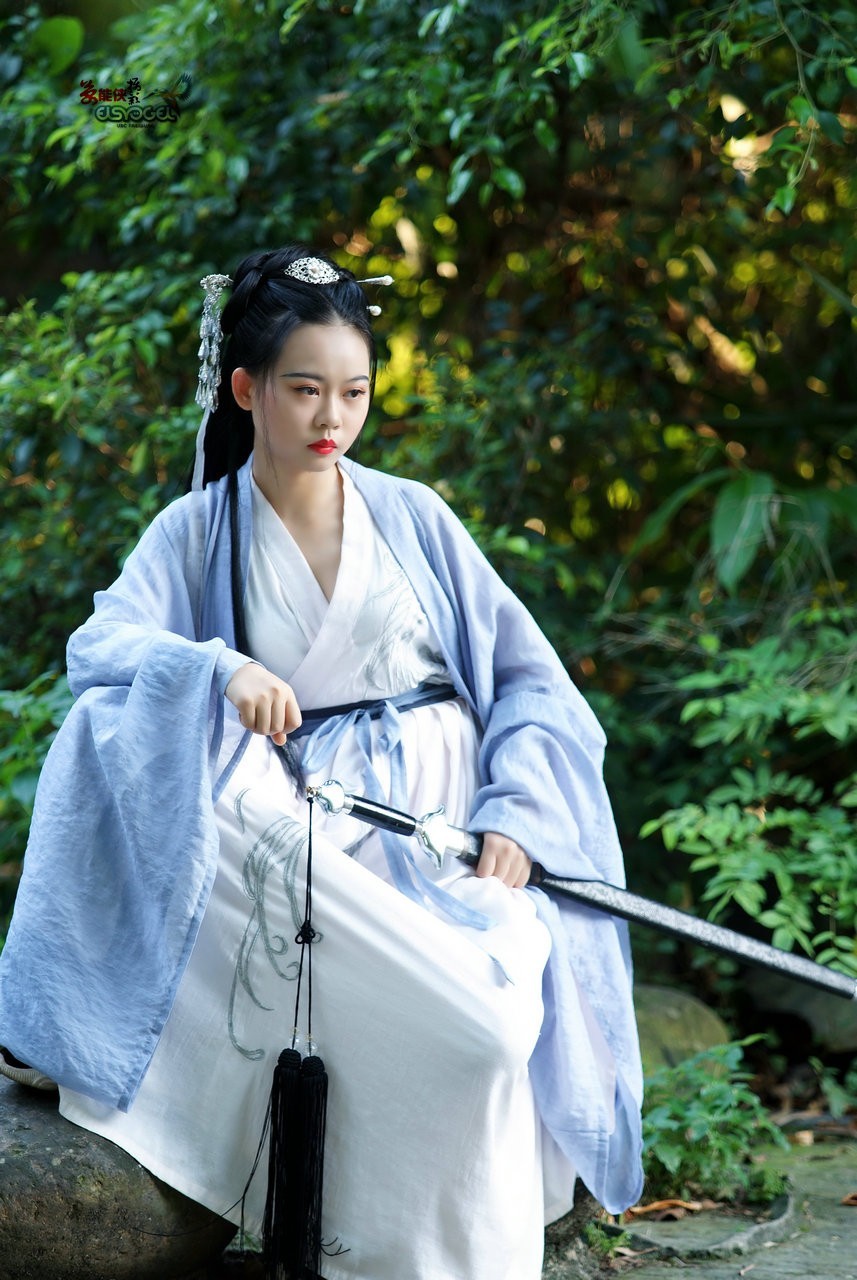 古装女剑侠艳芳