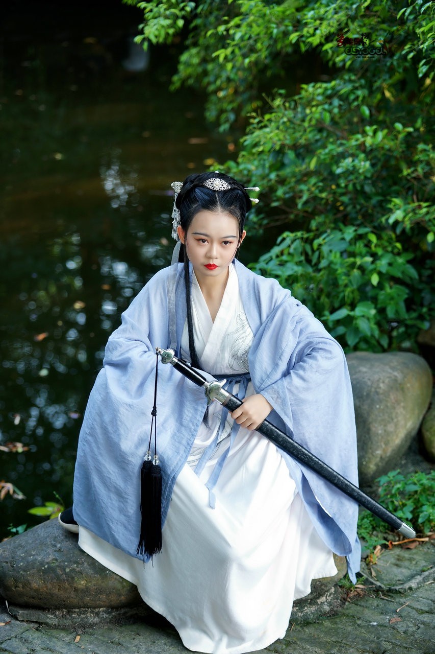 古装女剑侠艳芳