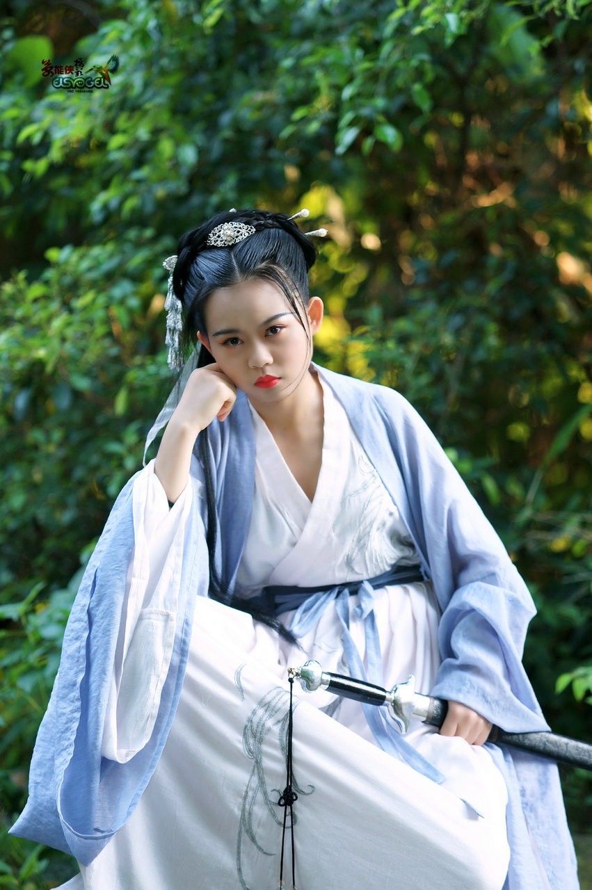 古装女剑侠艳芳