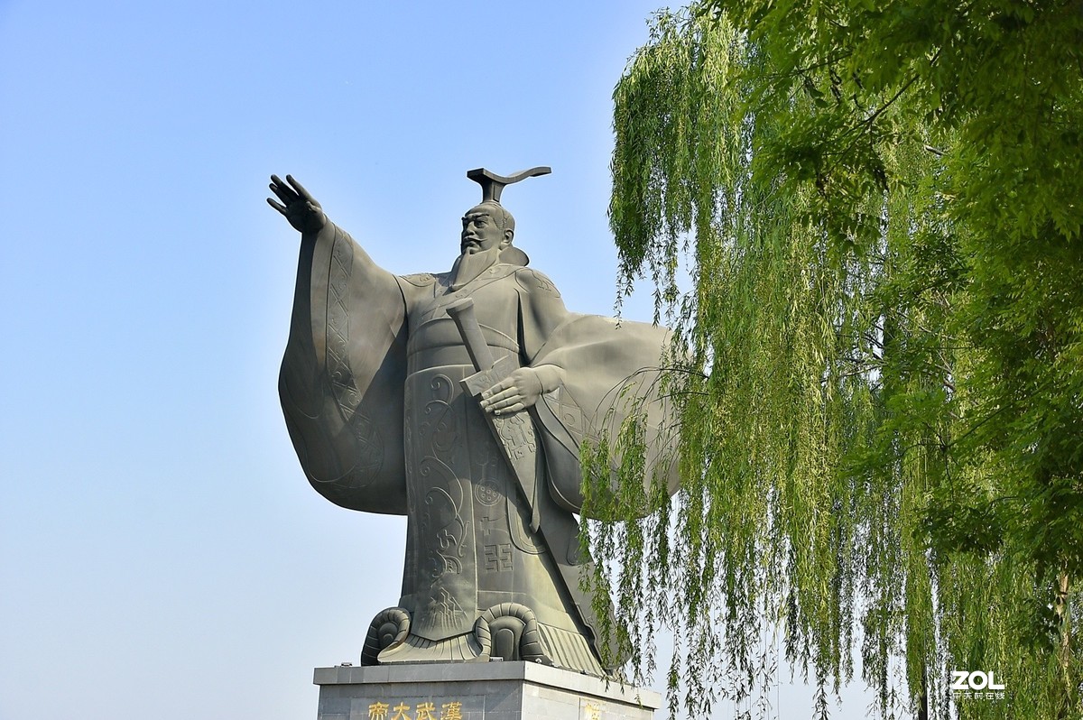 汉武大帝的雕像祝大家五一节快乐