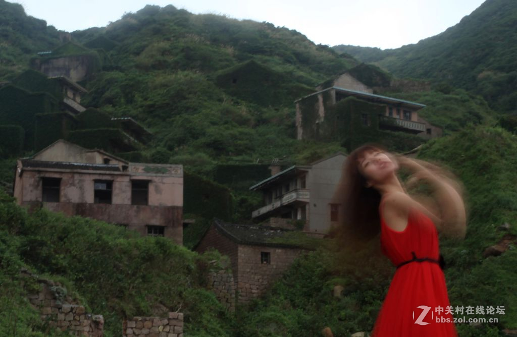 嵊山无人村红裙女鬼魅影