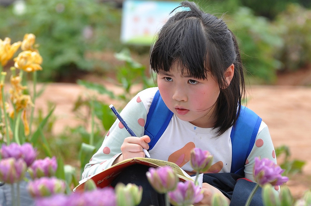 湖南植物园孩童赏花拍花情趣
