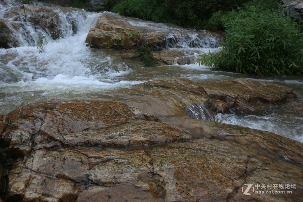 桃源涧暴布位于常熟市虞山北麓天大雨积水成暴布水流湍急蔚为壮观