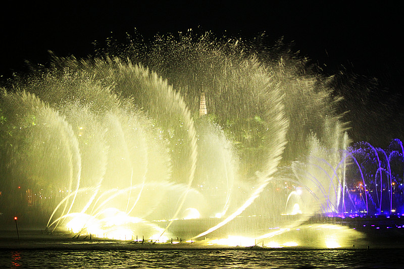 夜?西湖~~~~~~~~~~~~~~~~~~~~~~~