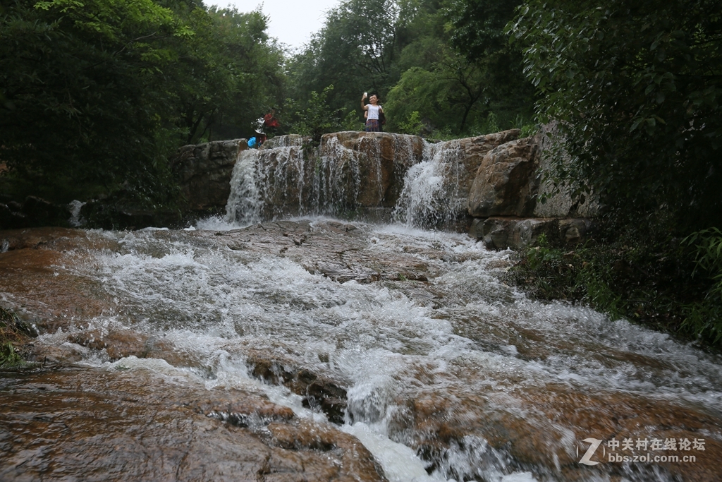 桃源涧暴布位于常熟市虞山北麓天大雨积水成暴布水流湍急蔚为壮观