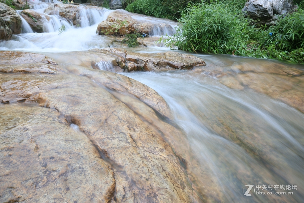 桃源涧暴布位于常熟市虞山北麓天大雨积水成暴布水流湍急蔚为壮观