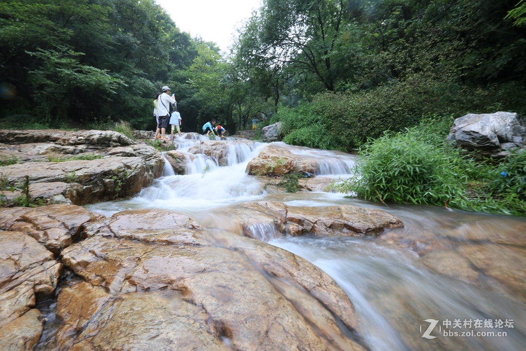 桃源涧暴布位于常熟市虞山北麓天大雨积水成暴布水流湍急蔚为壮观