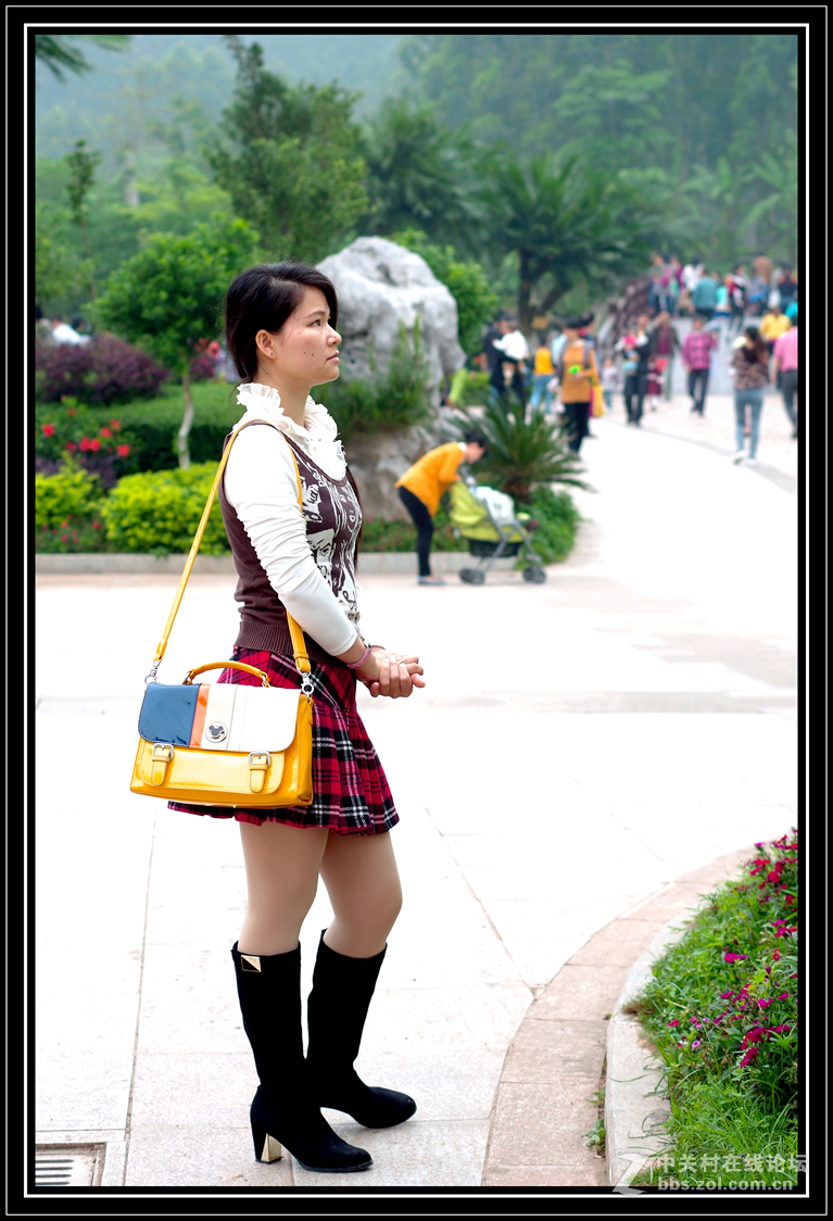 周末陪老婆小孩到公园玩