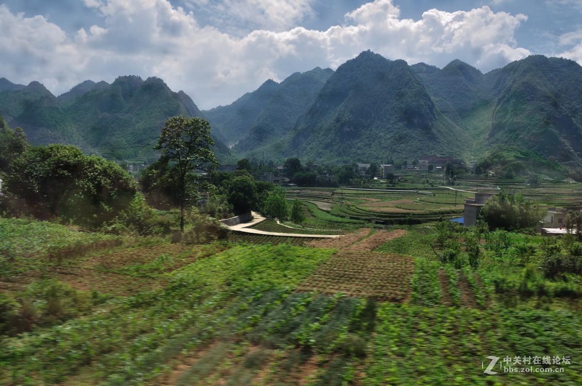 火车上拍摄---贵州山区