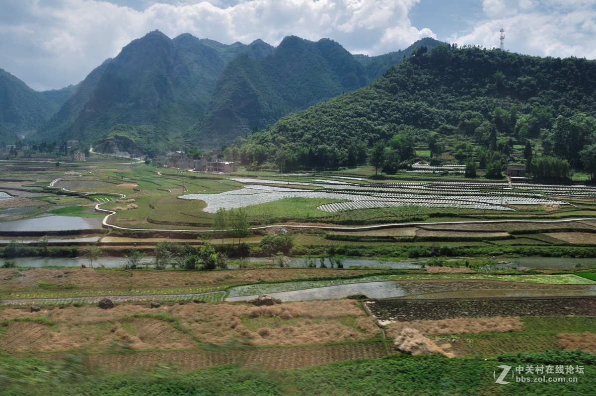 火车上拍摄---贵州山区