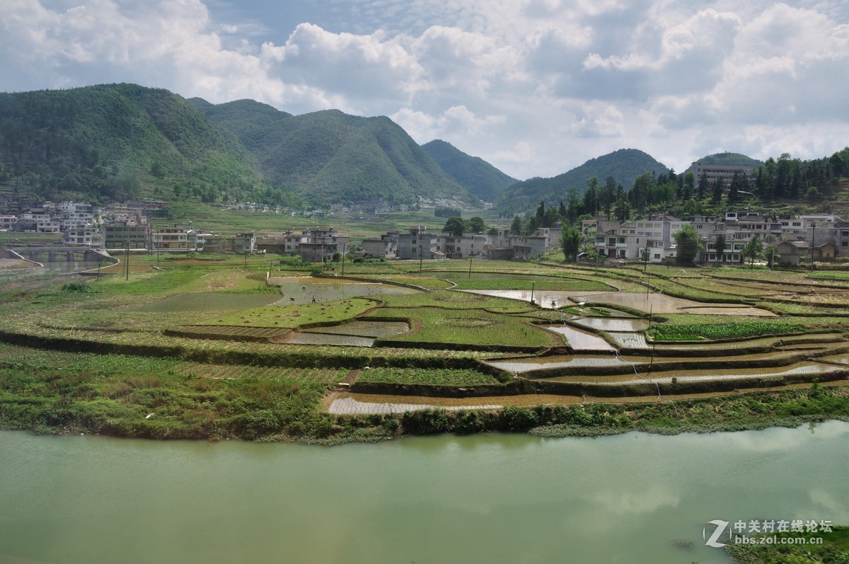 火车上拍摄---贵州山区